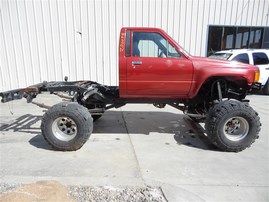 1986 TOYOTA PICK UP RED 2.4 MT 4WD Z20052